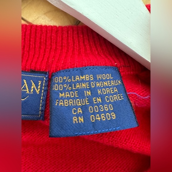 100% Lambs Wool Knit V-neck Sweater - Wm. H. Leishman - Red - Size Medium - Picture 8 of 8